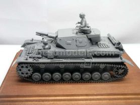 Panzer Kampfwagen IV 1/35 Tank Model (Semi-assembled)